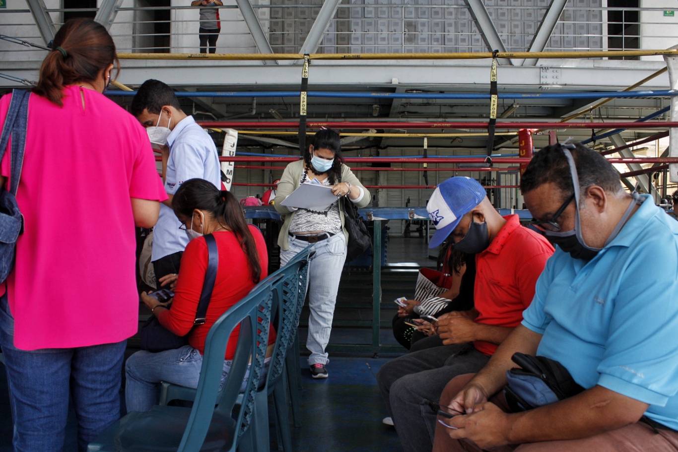 Venezuela: recomiendan aumentar vacunación y observar comportamiento de variante ómicron