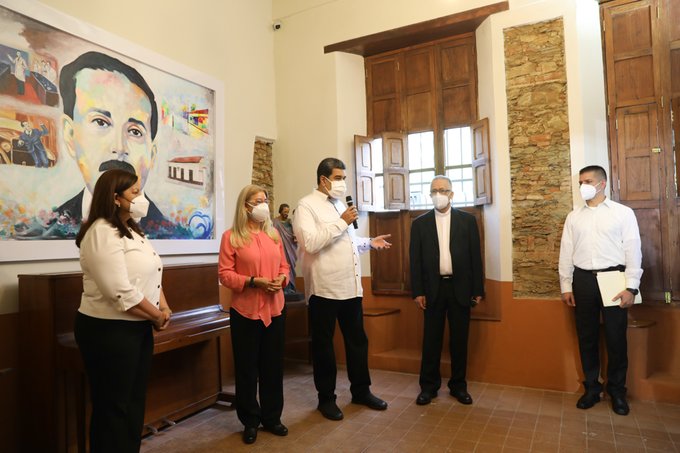 Maduro ratifica "flexibilización abierta y activa" en noviembre y diciembre