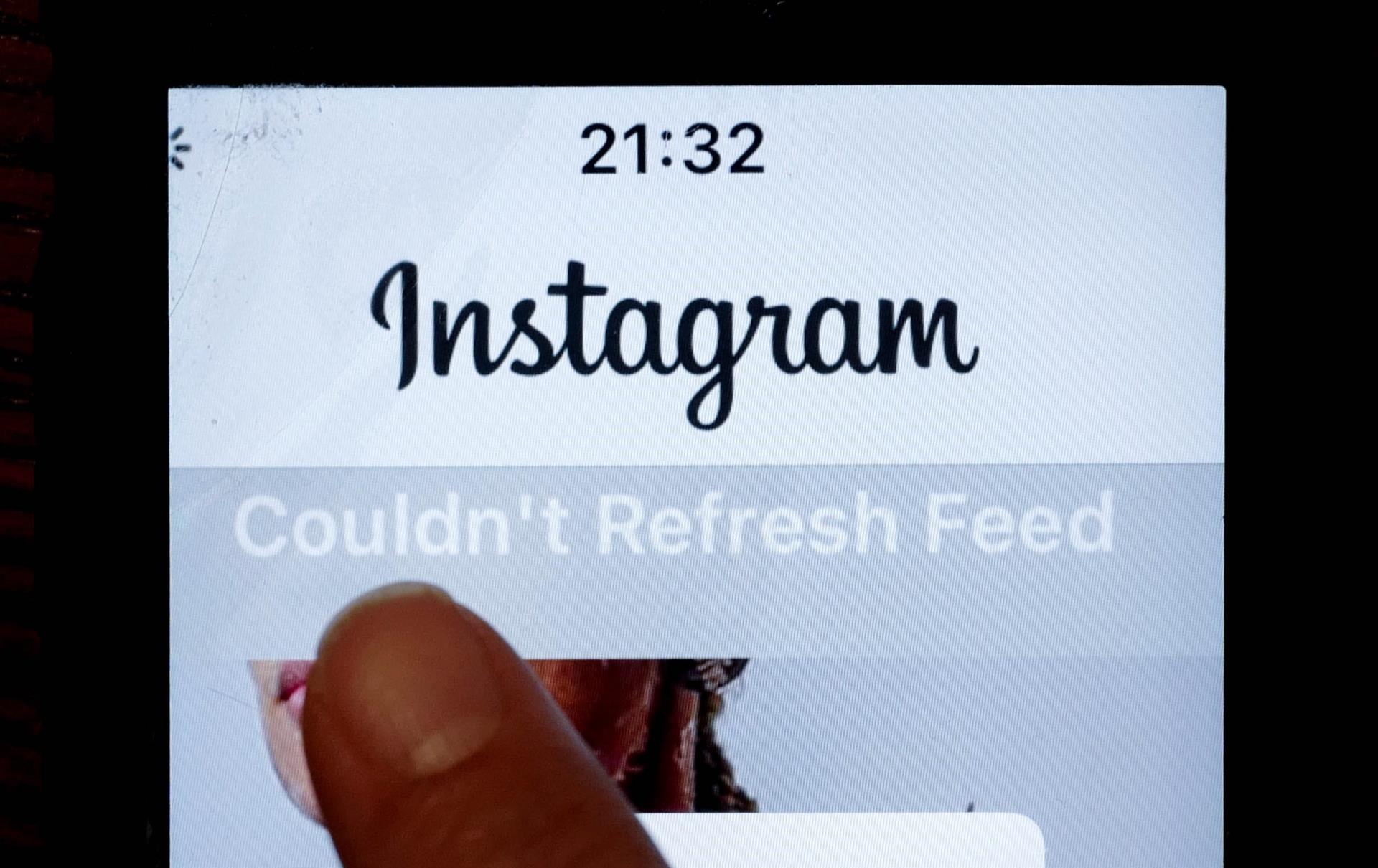 Facebook restablece parcialmente sus servicios tras seis horas de apagón