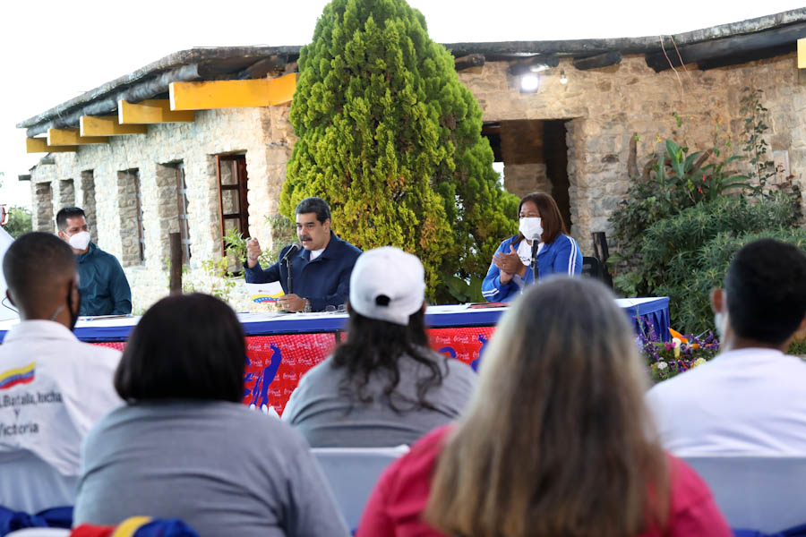 Maduro respalda "normalización" de relaciones que propone Congreso colombiano