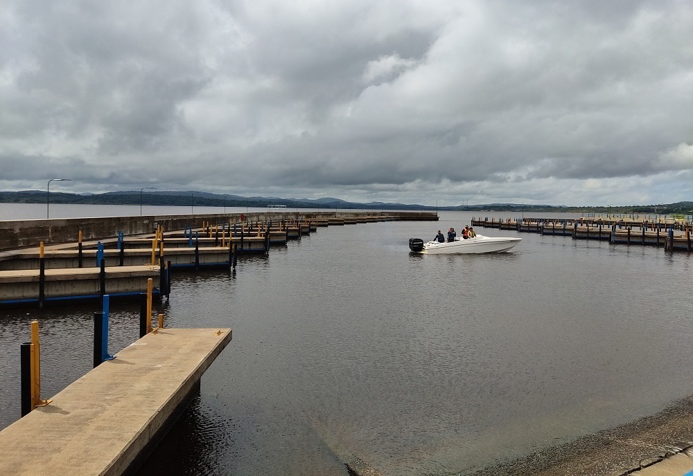 Continúan desaparecidas cuatro personas de naufragio en río Caroní