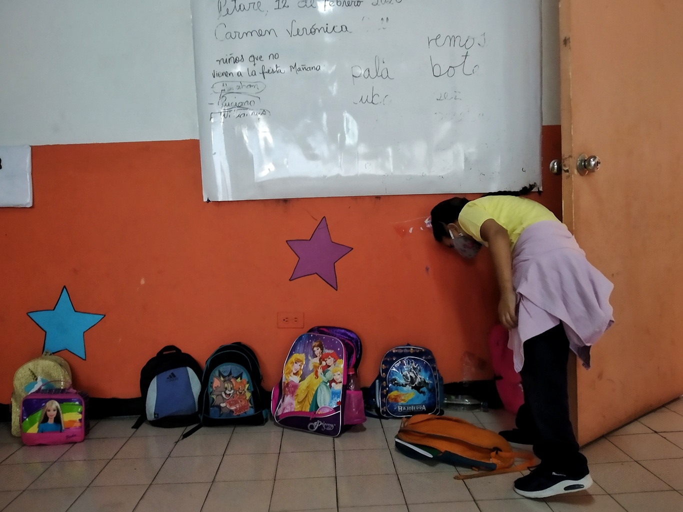 OPS insta a tomar medidas para mantener abiertas las escuelas pese al COVID-19