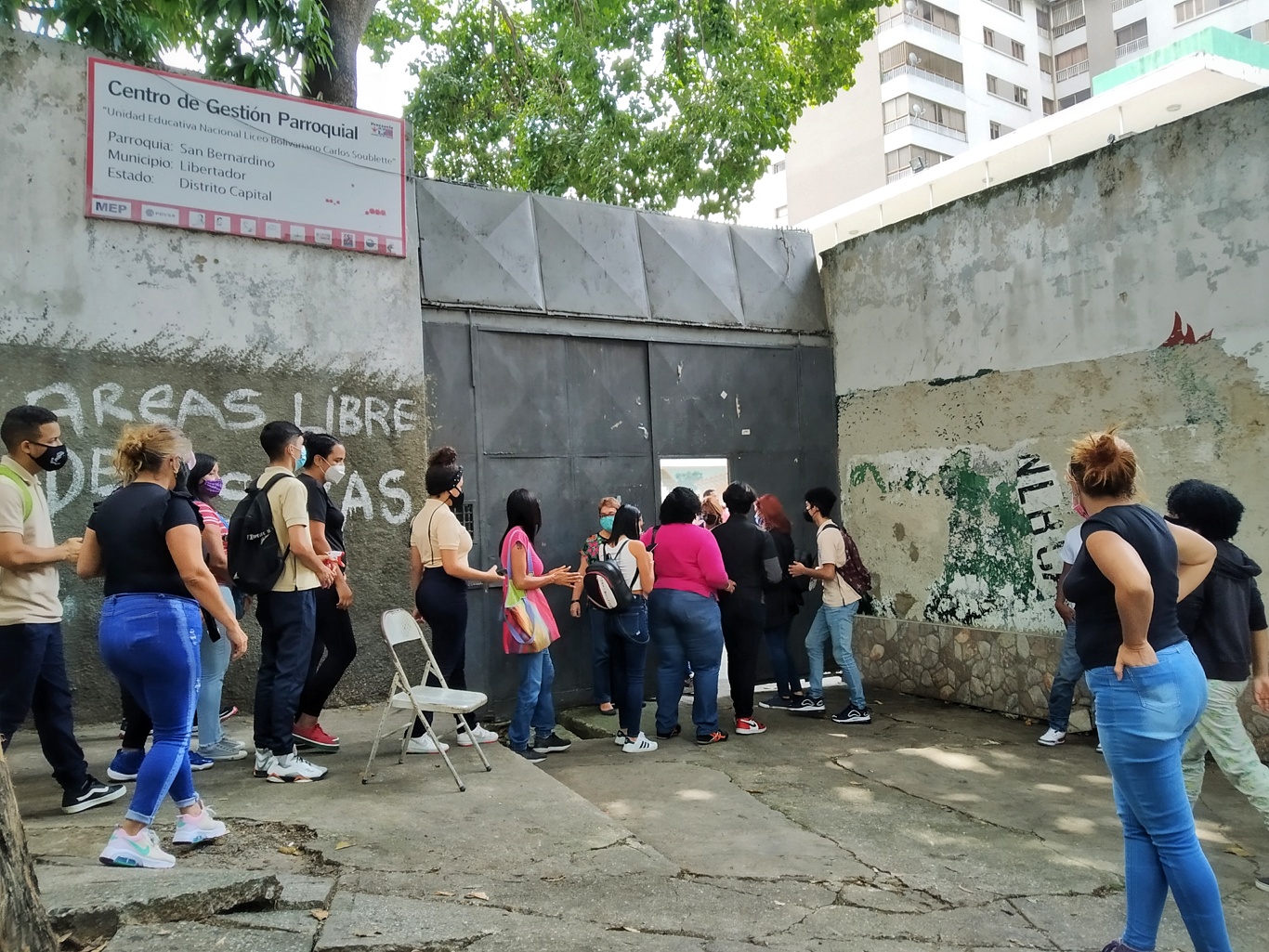 Vacunación a adolescentes avanza en colegios de Caracas con autorización de representantes