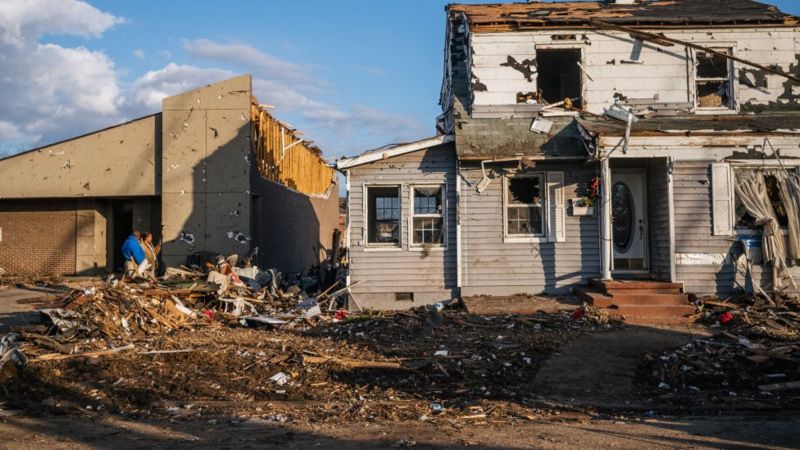 Qué se sabe de la devastadora supercélula de tornados que recorrió 482 kilómetros desde Arkansas a Kentucky