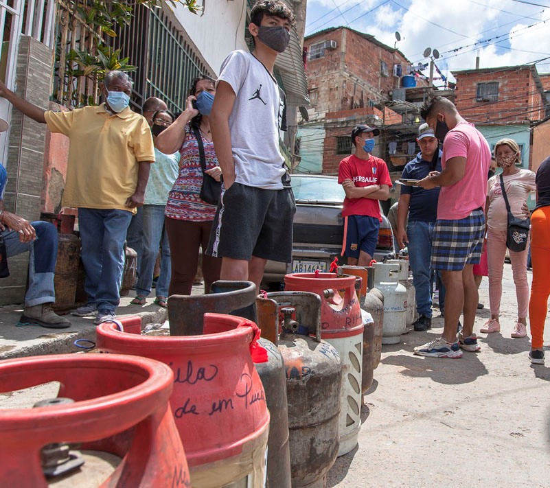 34,2 % de venezolanos recibe bombonas de gas una vez cada tres meses, según el OVSP