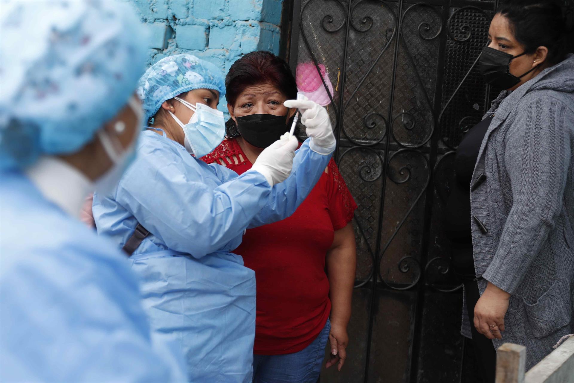Confirman primeros casos de variante ómicron en Colombia, Panamá y Río de Janeiro
