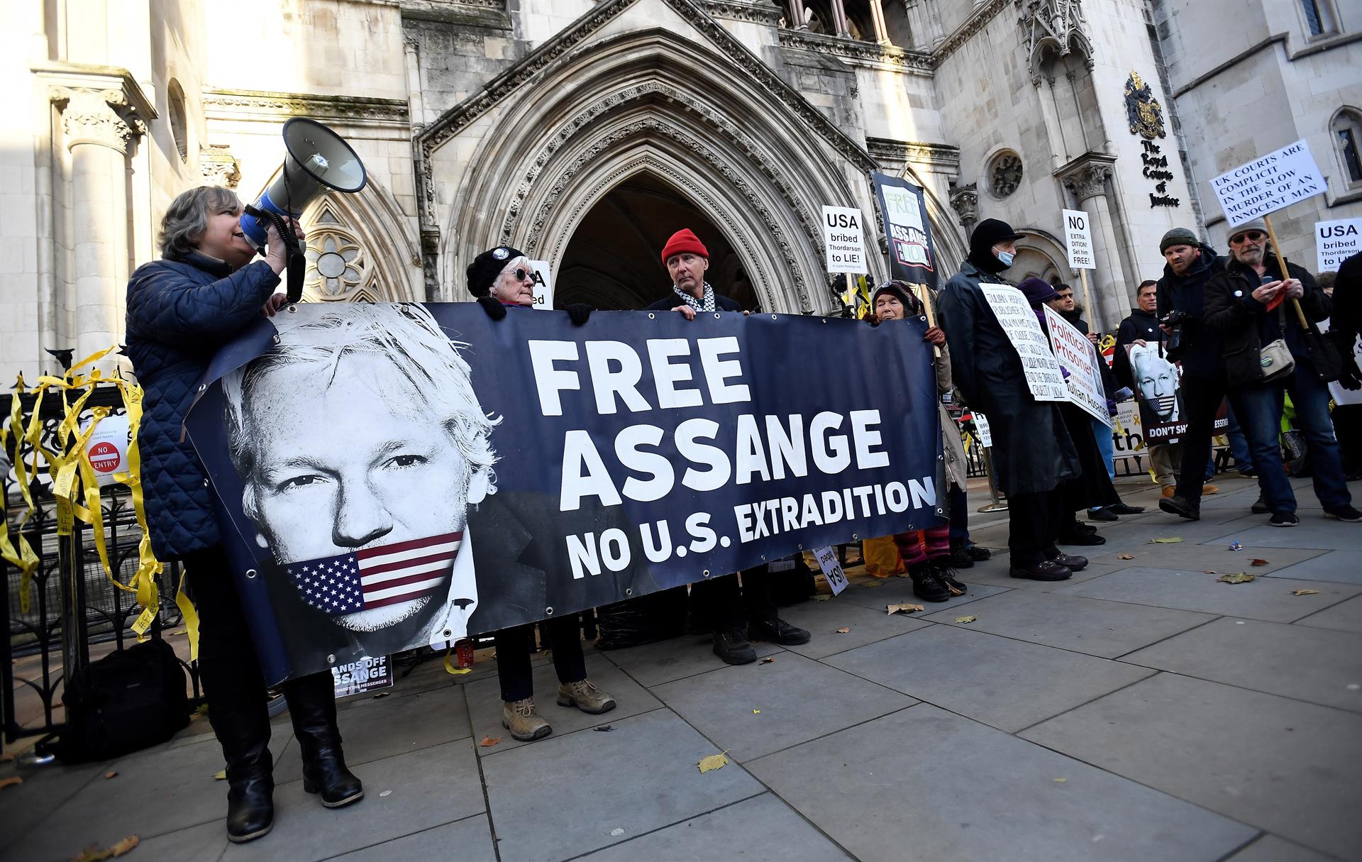 Tribunal da razón a EEUU y dicta que Assange, activista de WiliLeaks, puede ser extraditado