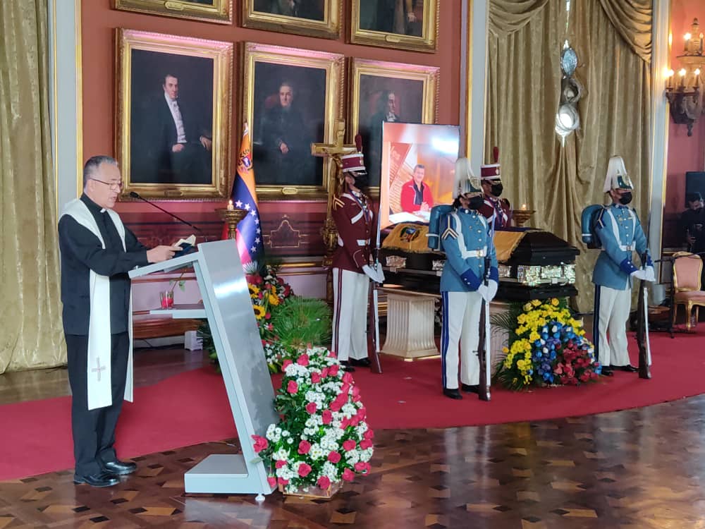 Parlamento del 6Dic despide en capilla ardiente a Earle Herrera