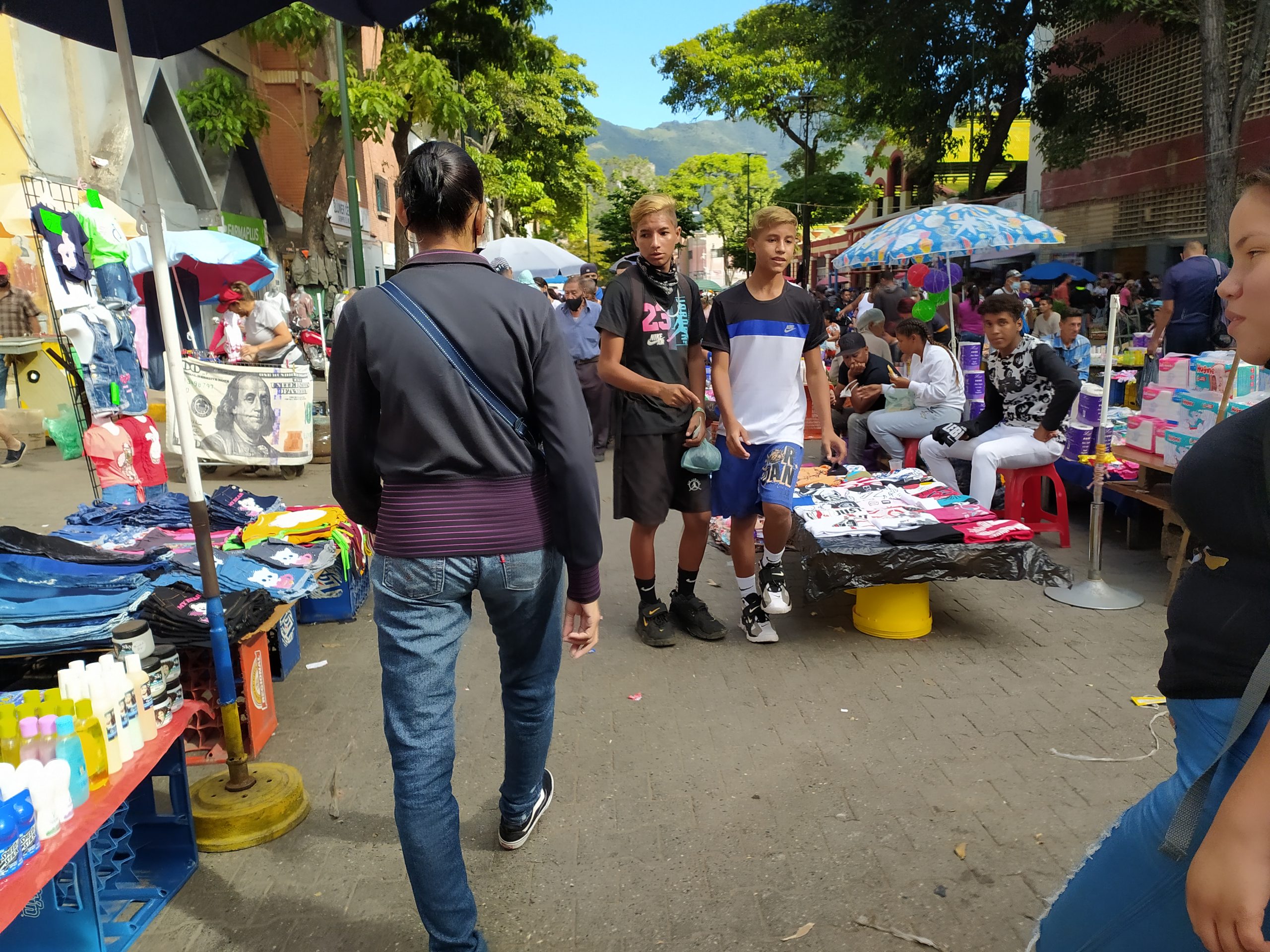 Así terminan el año los mercados y bulevares de Caracas