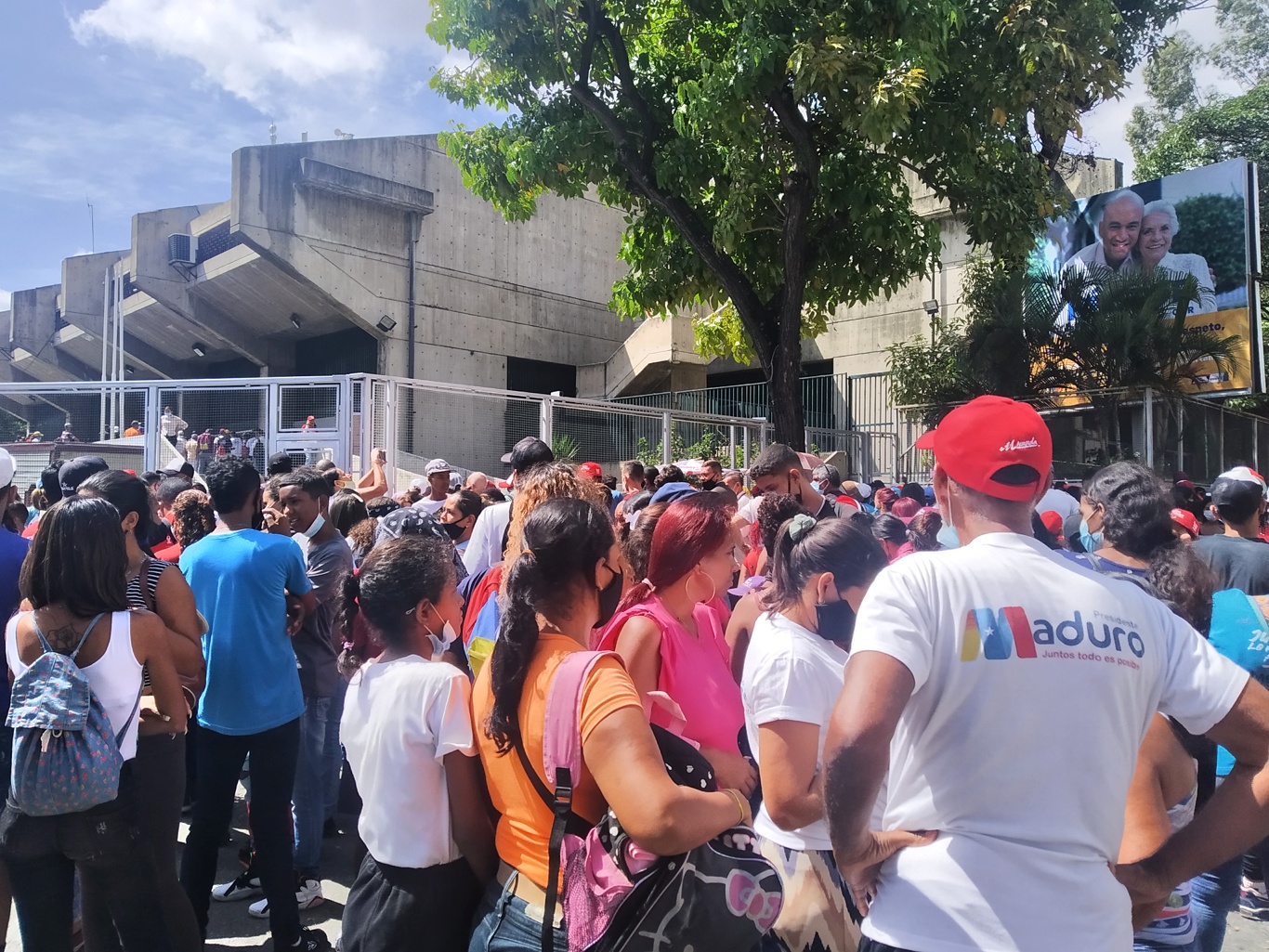 Vacíos y con horario reducido: así están los centros de vacunación en Caracas