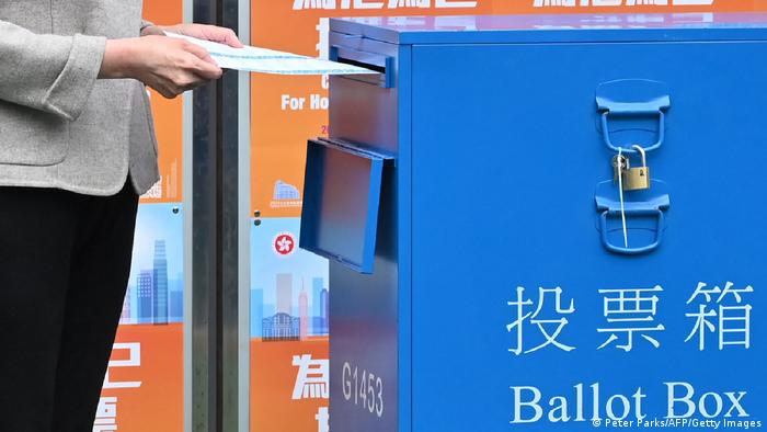 Élite de Hong Kong elige nuevo legislativo solo para "patriotas"