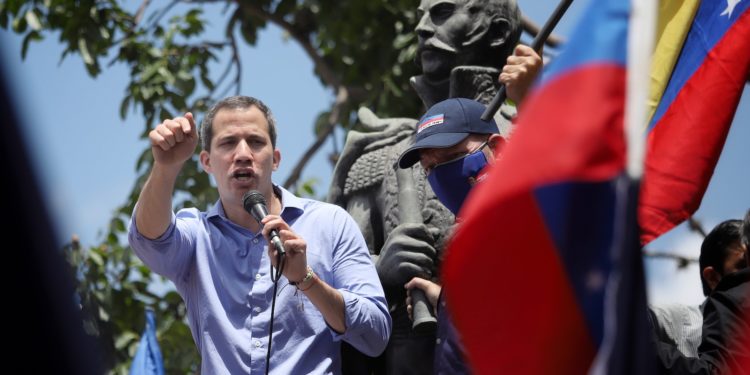 Guaidó cree que detención de funcionarios chavistas es un "pase de factura"