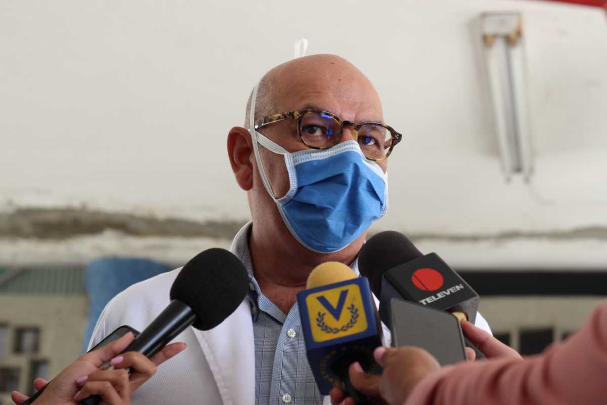 Julio Castro advierte que ómicron es más transmisible pero parece menos letal