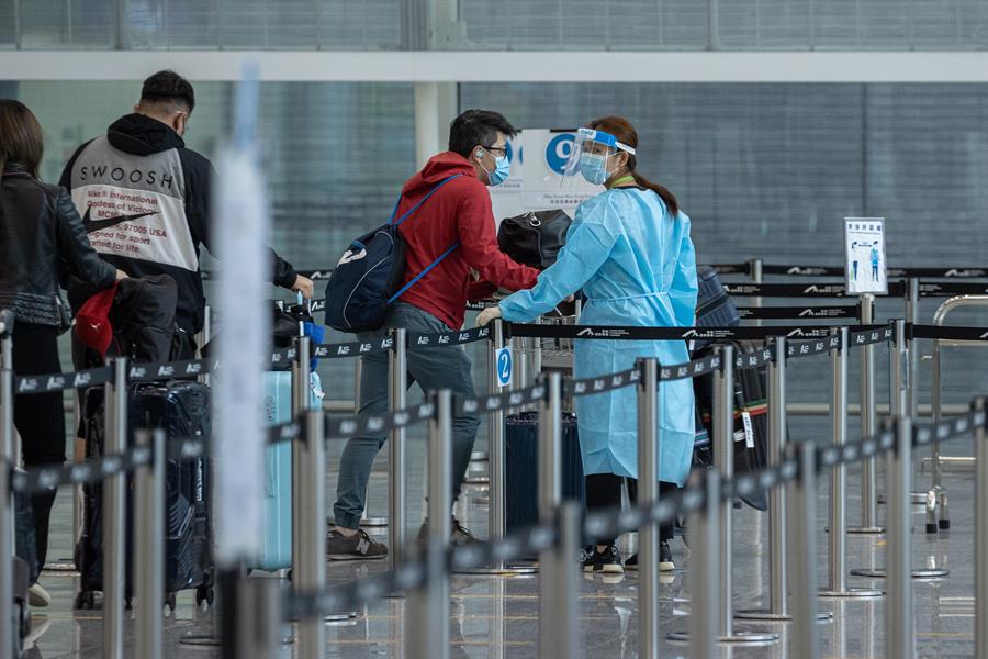 restricciones por ómicron condicionan el panorama mundial de vuelos