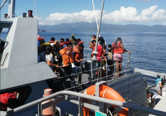 Guardacostas de la Armada realizaron maniobra de transbordo de migrantes con autoridades de Trinidad y Tobago