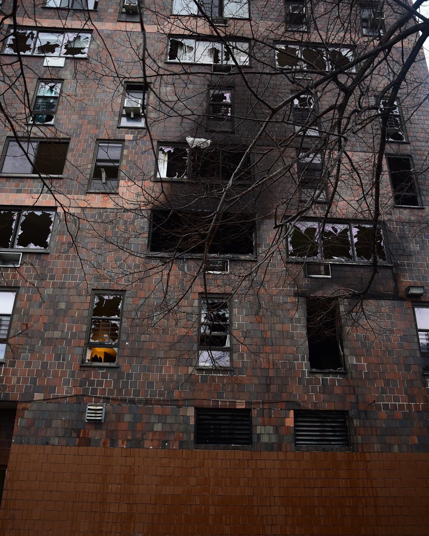 Al menos 19 muertos en un incendio en El Bronx, según medios de Nueva York
