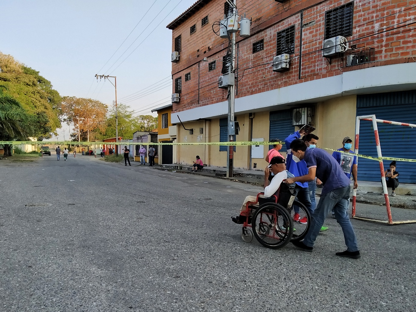 Rector Picón recuerda que centros deben cerrar a las 6:00 de la tarde