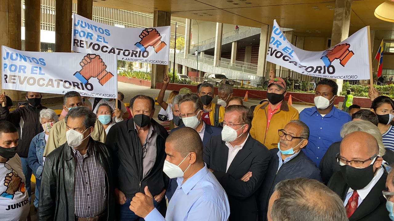 Mover insiste ante CNE para que se pronuncie sobre solicitud del revocatorio y revise normativa