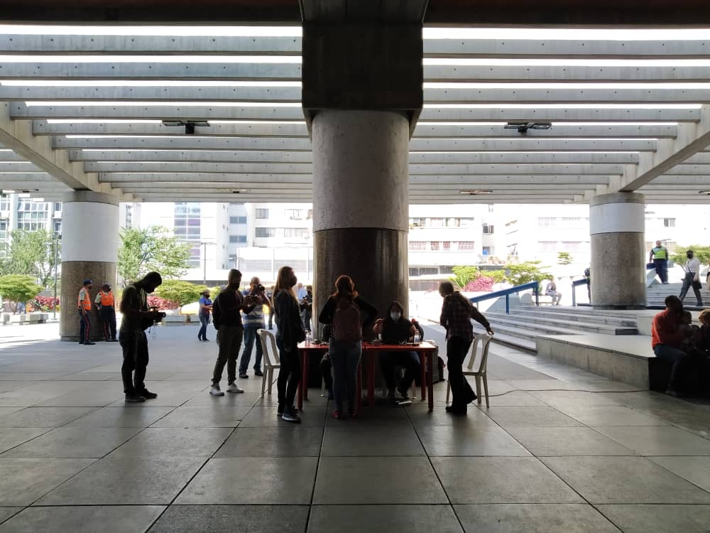 Recolección de firmas para el RR pasa desapercibida por los caraqueños