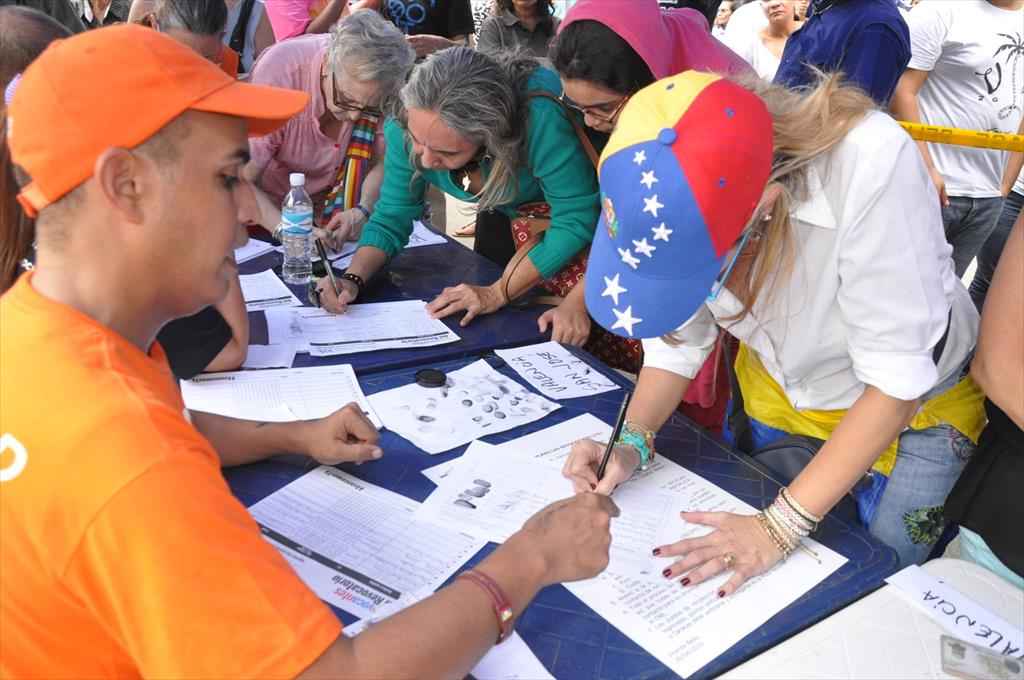 2004, 2016 y 2022: La ruta minada hacia un referendo revocatorio presidencial en Venezuela