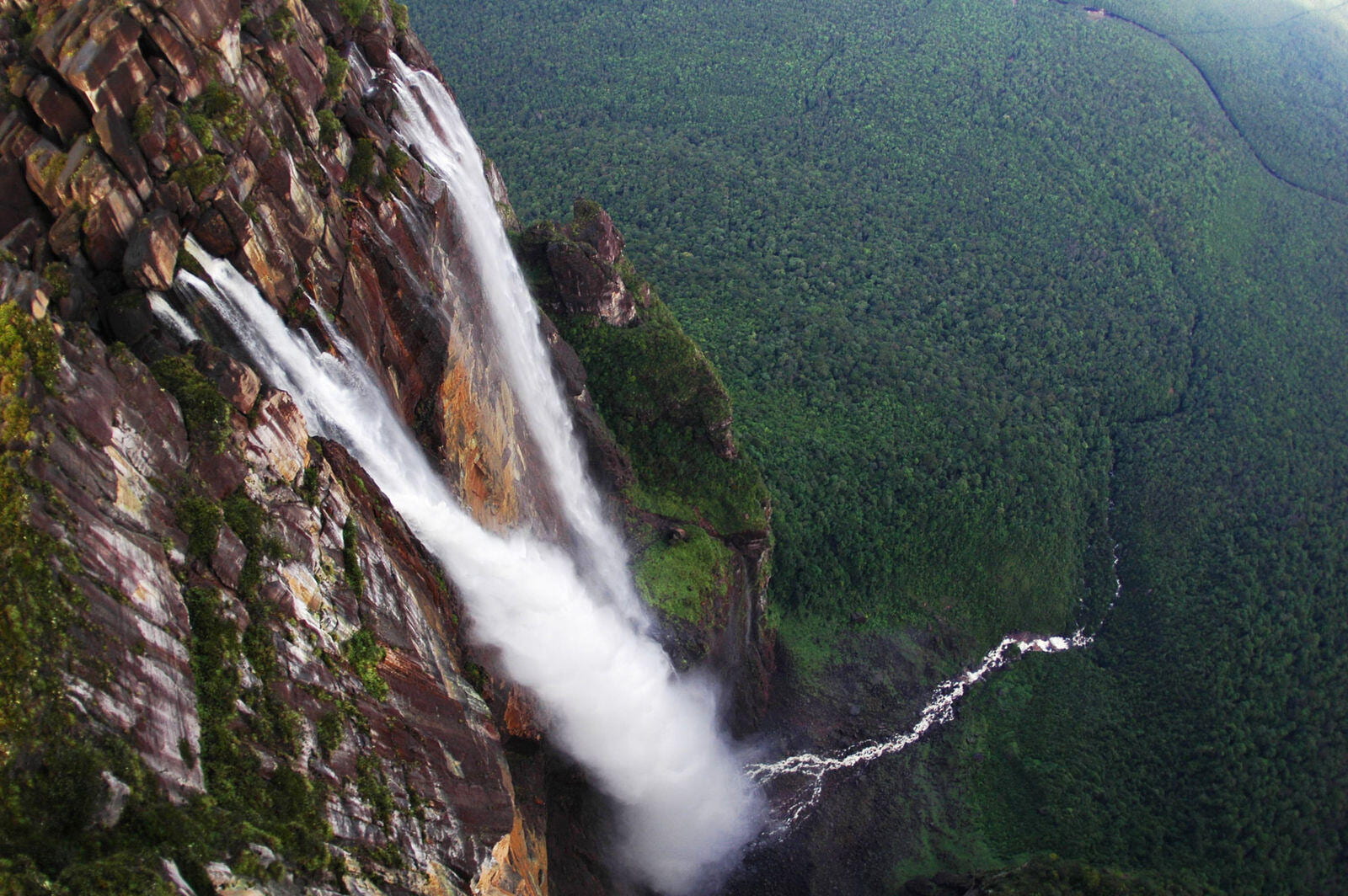 Canaima, cronología de la destrucción