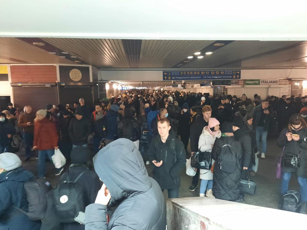 Diez horas para huir de Kiev, estudiante venezolano cuenta su experiencia tras ataque ruso en Ucrania