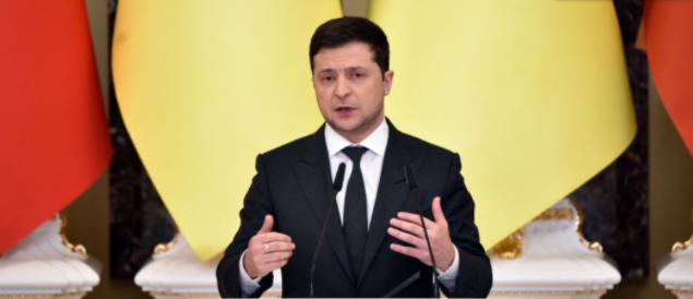 Presidente de Ucrania reafirma que resisten los combates y pide a Putin sentarse en la mesa de negociación