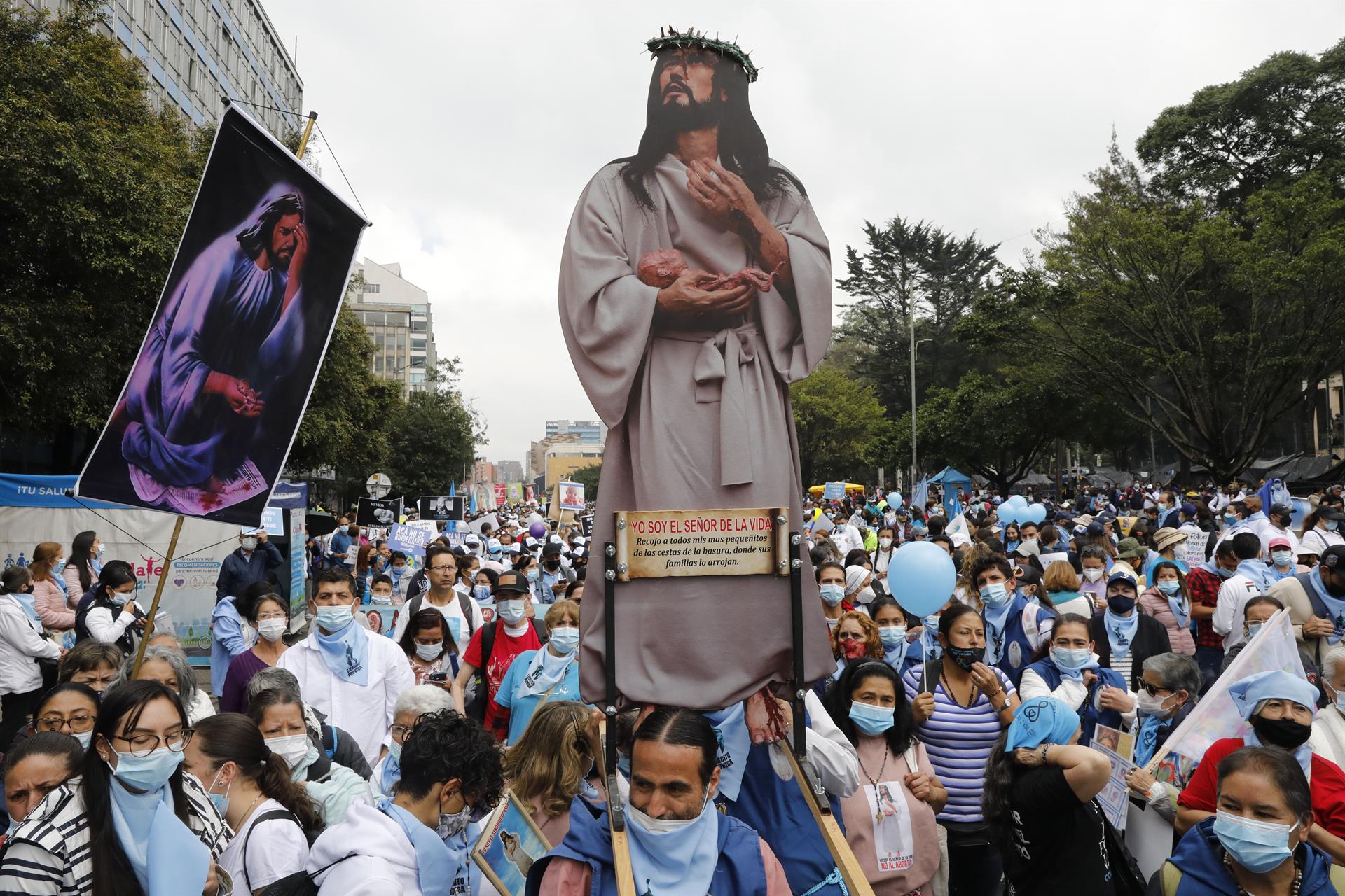 Miles de personas rechazan en la calle despenalización del aborto en Colombia