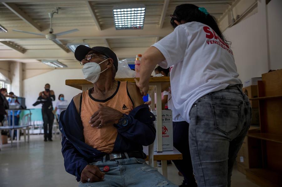 Venezuela aborda con la OPS el plan de vacunas contra el COVID-19