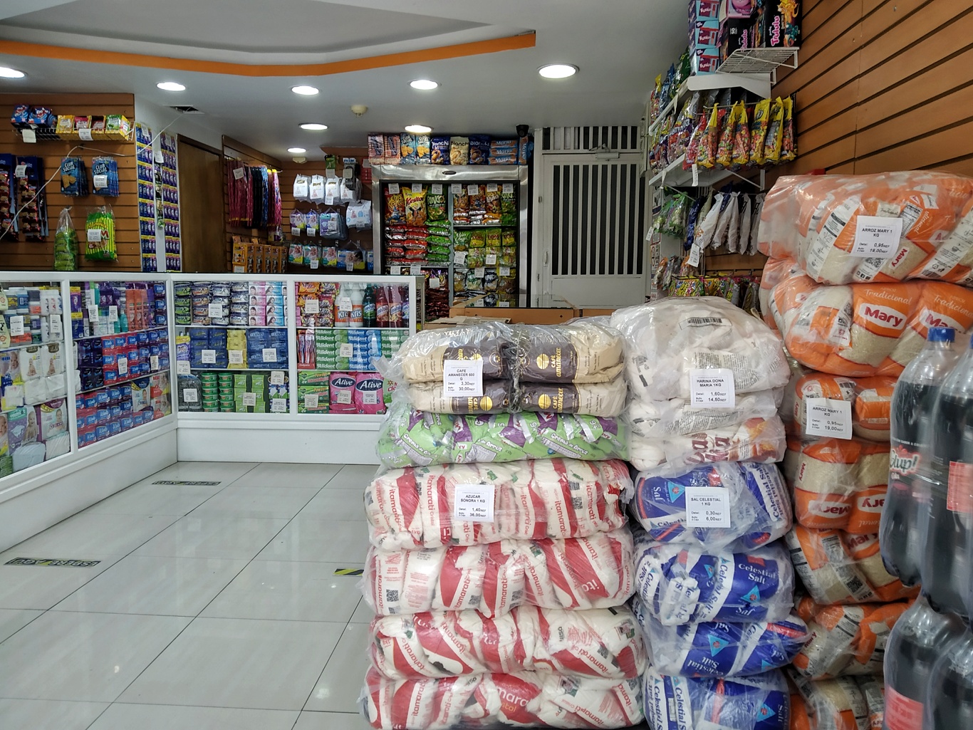 FMI dice que economía venezolana crecerá 1,5 % en 2022 y la inflación será de 500 %