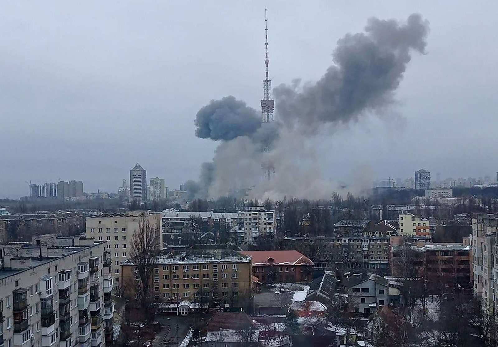 Cinco muertos tras ataque ruso a la torre de televisión de Kiev este #1Mar