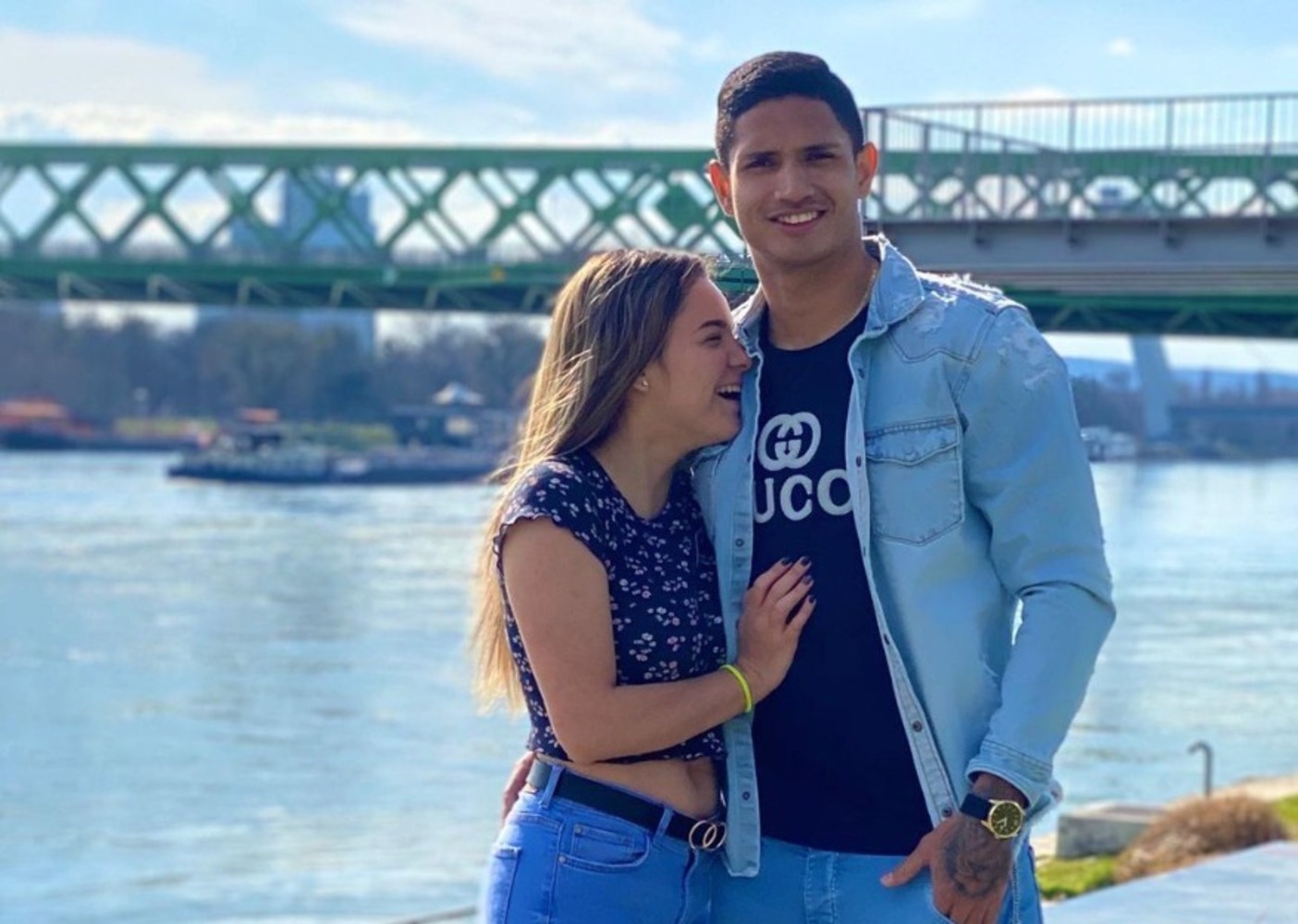 Esposa e hija de futbolista Eric Ramírez llegan a Varsovia este #3Mar