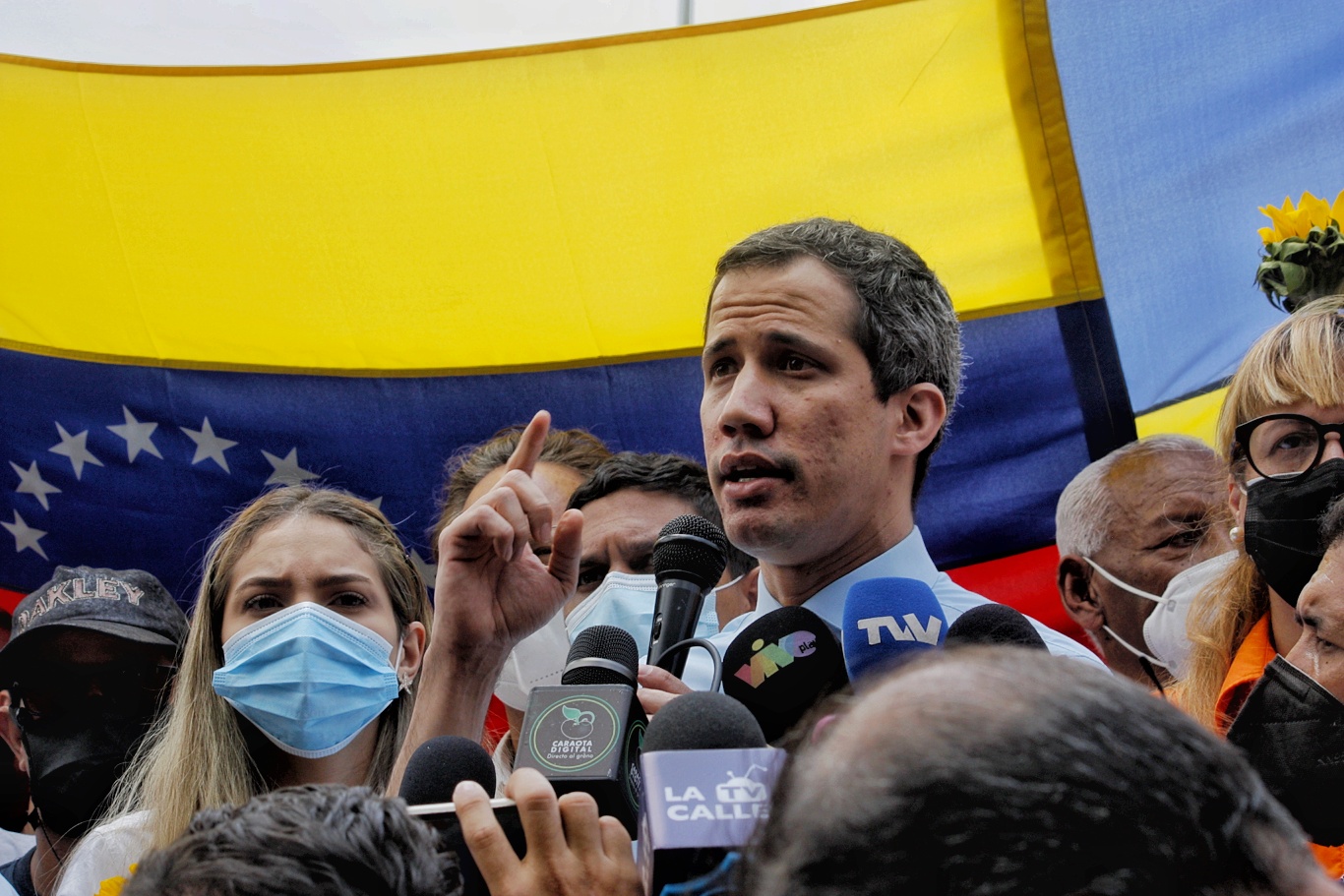 Guaidó le pide acompañar a Venezuela en su "lucha para recuperar la democracia"