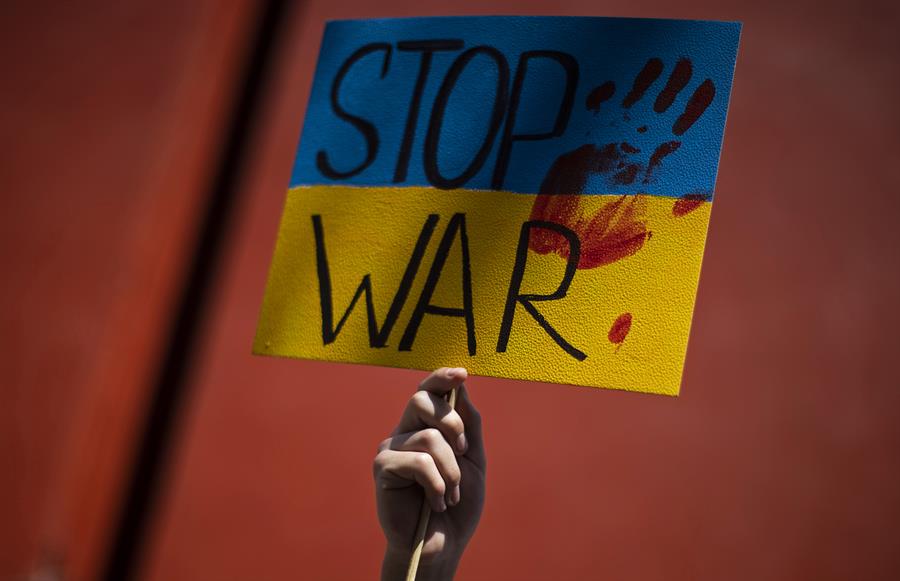 Ucrania y Rusia retoman un difícil diálogo mientras siguen los combates