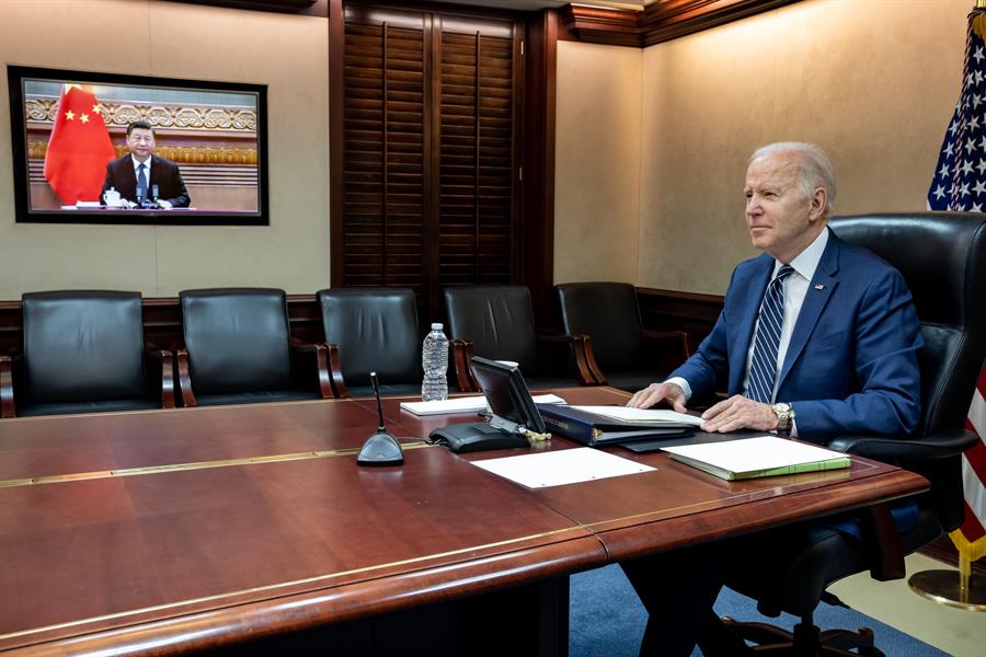 Biden advierte a Xi Jinping de las "implicaciones" para China si ayuda a Rusia