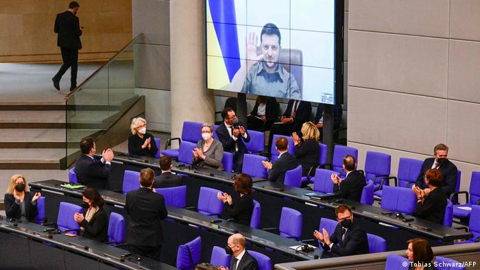 Zelenski: "¡Derribe el muro, Sr. Scholz!"