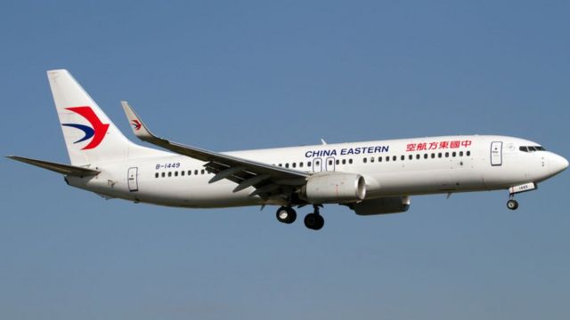 Avion se estrella con 132 personas a bordo
