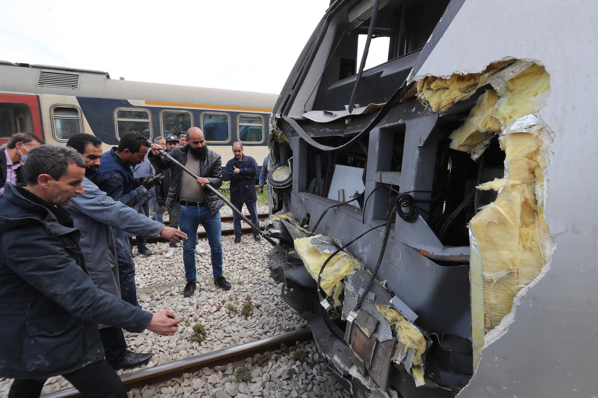 Colisión de trenes en Túnez deja 95 heridos