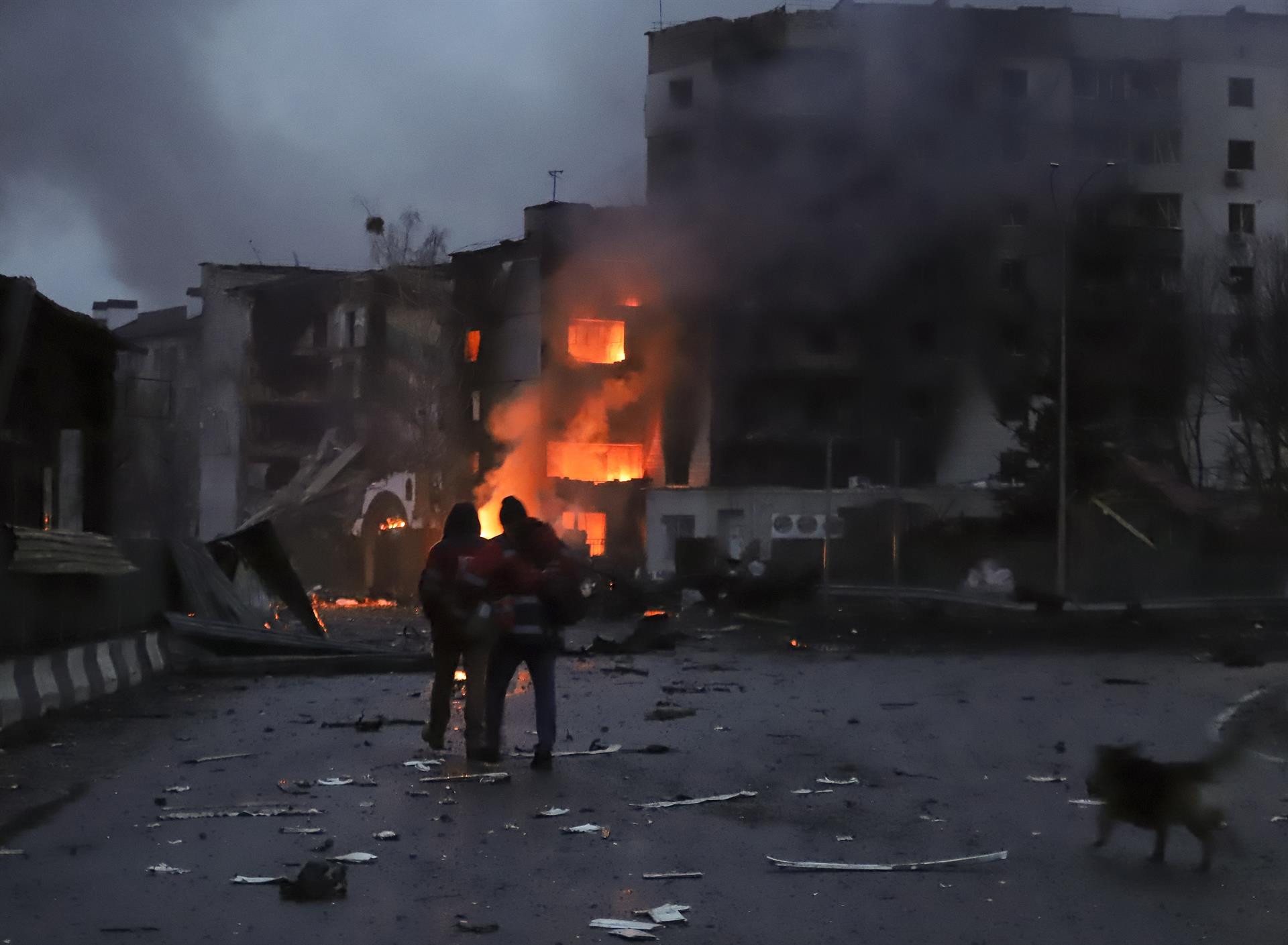 Avance de convoy ruso hacia Kiev queda estancado por resistencia, dice EEUU
