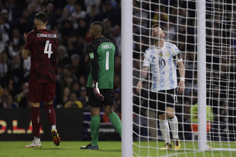 Argentina se despide de su público con una goleada ante Venezuela