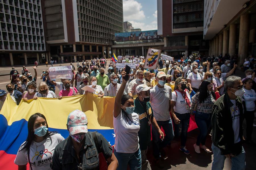 Trabajadores venezolanos protestan de nuevo para exigir mejoras salariales