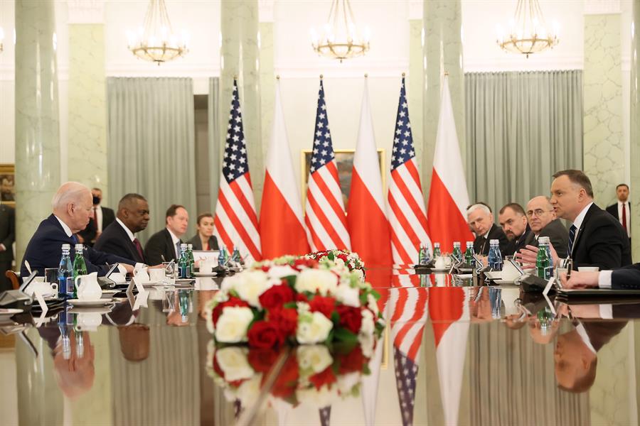 Biden promete más ayuda en una reunión con ministros ucranianos