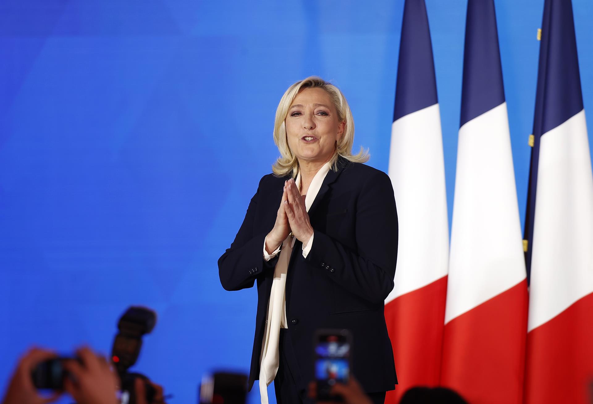 Le Pen reconoce la derrota pero denuncia "métodos desleales"