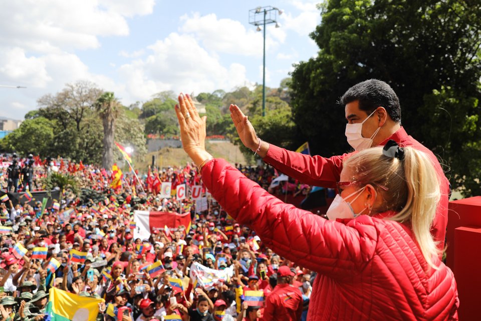 «Hace falta cambiar mucha burocracia y corrupción», señala Maduro en marcha por el 13Abr