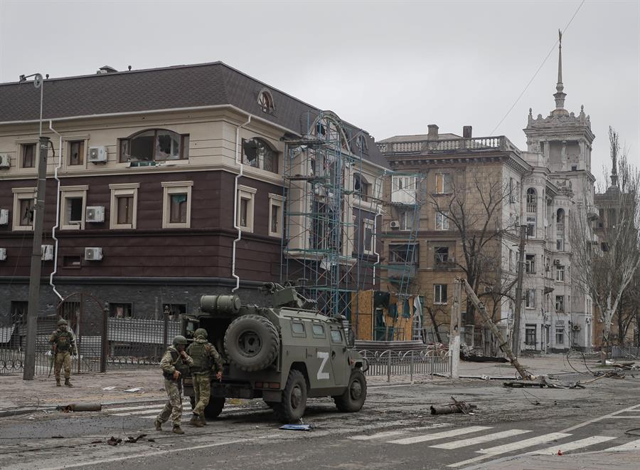 Ucrania responde a Rusia que sus fuerzas no se rendirán en Mariúpol