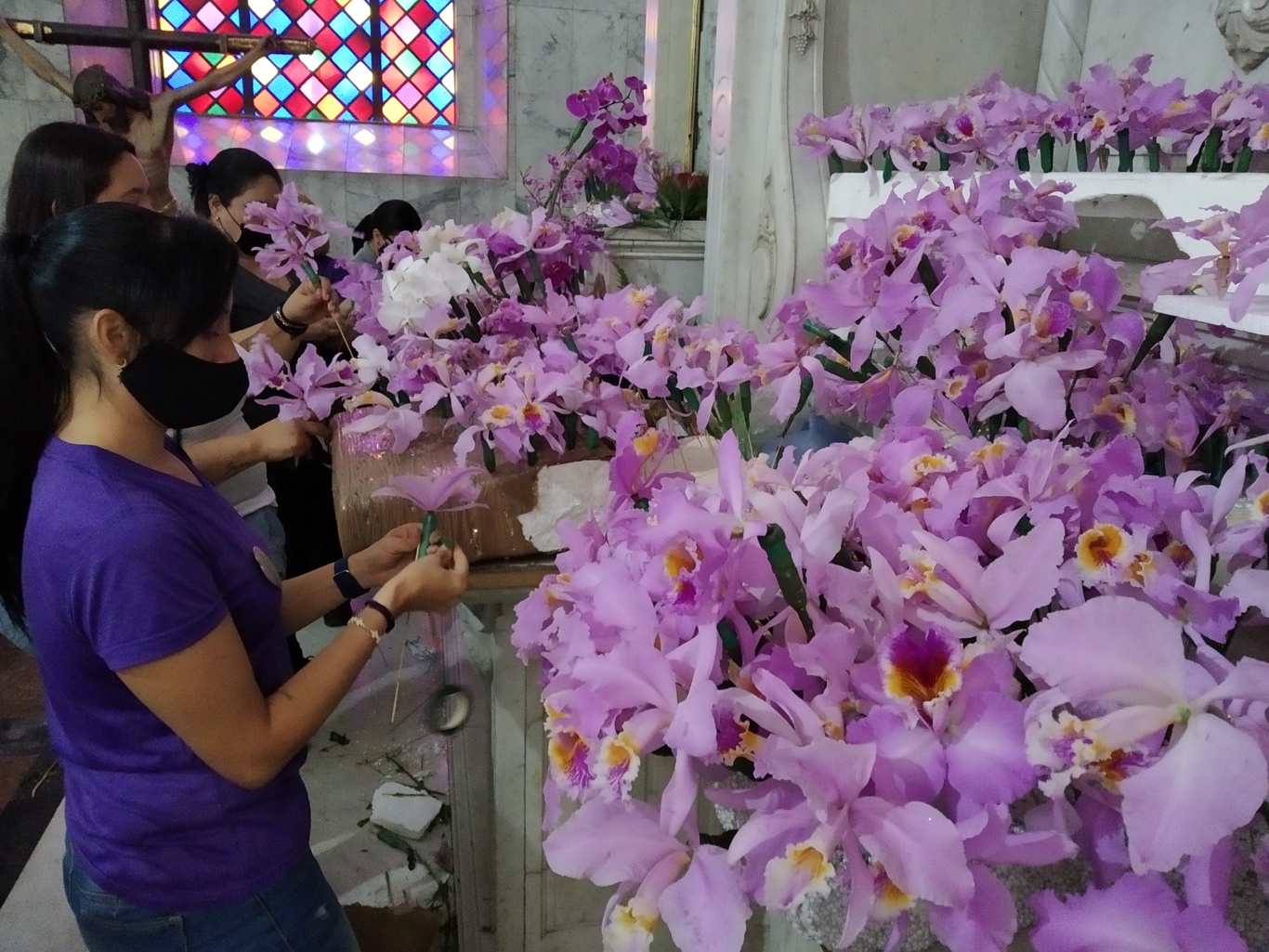 Devotos llevan más de 4 mil orquídeas al Nazareno de San Pablo