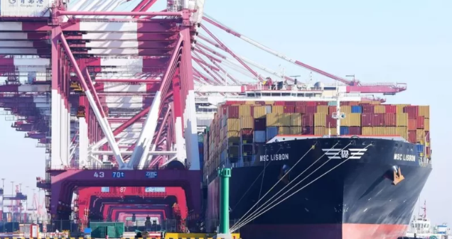 El enorme embotellamiento en el puerto de Shanghái por el confinamiento y sus consecuencias para América Latina y el mundo
