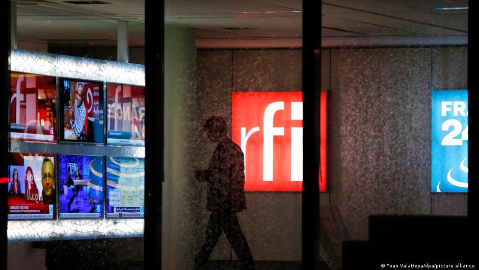 Rusia bloquea página internet de radio francesa RFI y página en ruso de Moscow Times