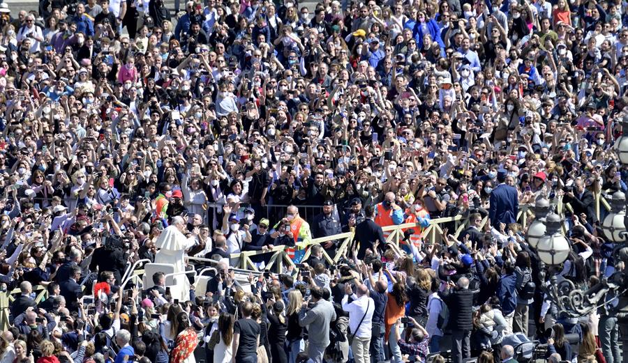  Papa Francisco pide en su mensaje de Pascua que los países escuchen el grito de paz