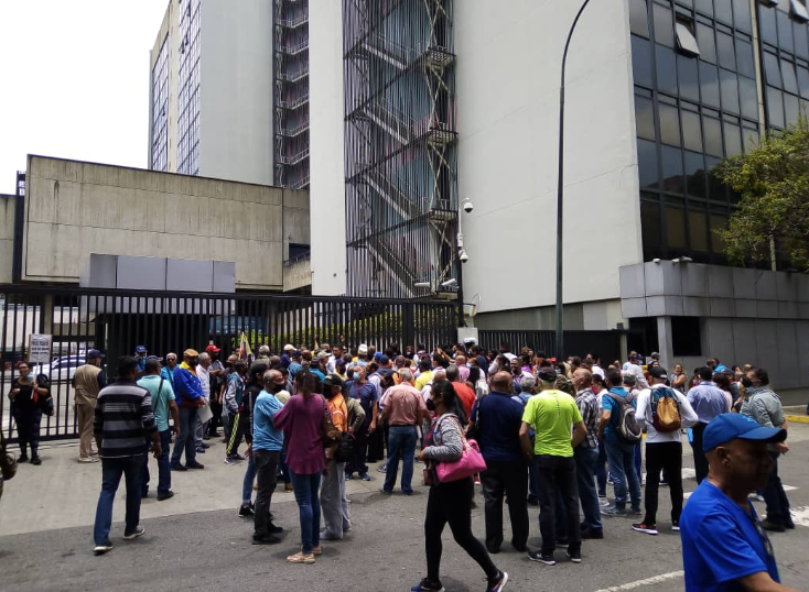 Elevaron sus quejas en la sede de Pdvsa La Campiña por una deuda de cinco años y que asciende a 7 mil millones de dólares. 